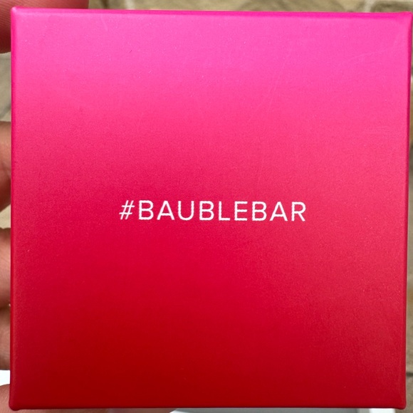 NEW BaubleBar Yellow Gold Personalized Initial “E” Metal Bar Necklace - Picture 3 of 6